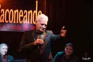 Sello de Tango. Guillermo Galve en el escenario. Show en Taconeando. 2018